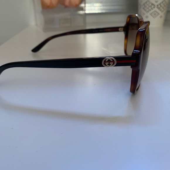 Gucci tortoise sunglasses - Picture 2 of 2